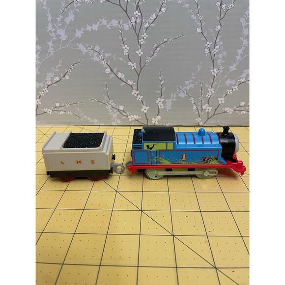 Thomas And Friends The Train Glow in Dark Trackmaster Tank Engine 2013 - Picture 2 of 8